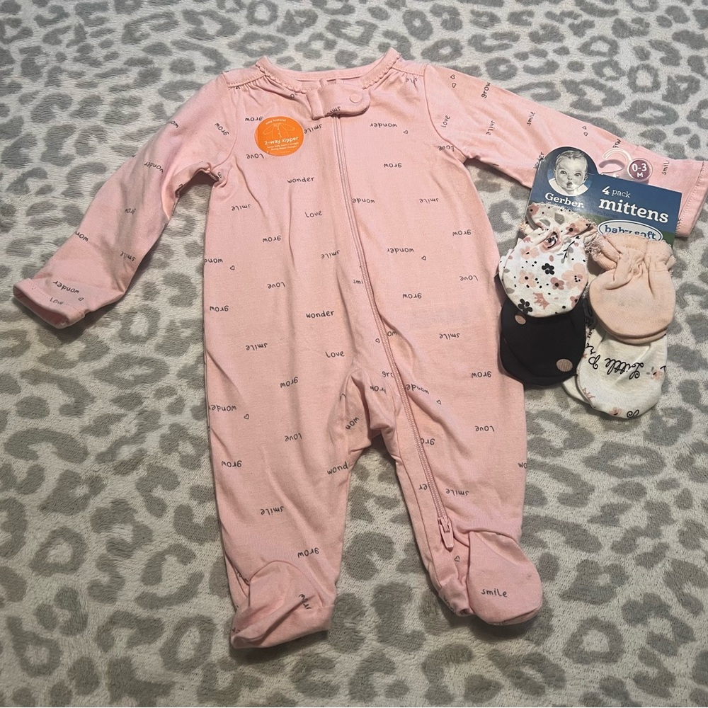 NWT Girls Carters/Gerber Bundle size Newborn